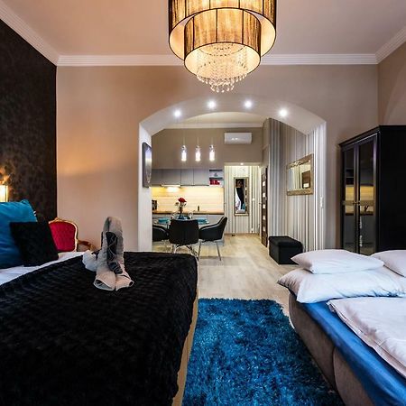 Center Of The Center, The Grand Deluxe Apartment บูดาเปสต์ ภายนอก รูปภาพ