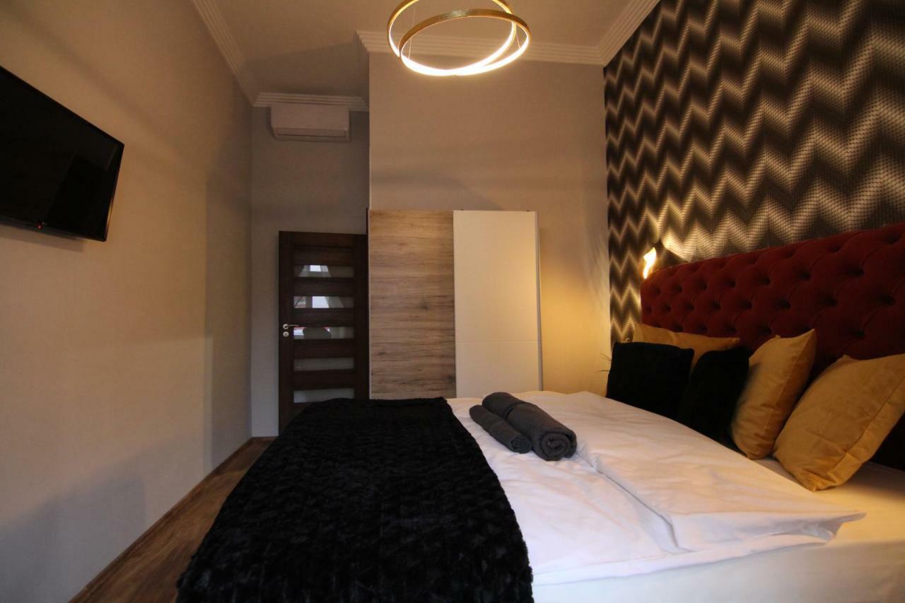 Center Of The Center, The Grand Deluxe Apartment บูดาเปสต์ ภายนอก รูปภาพ