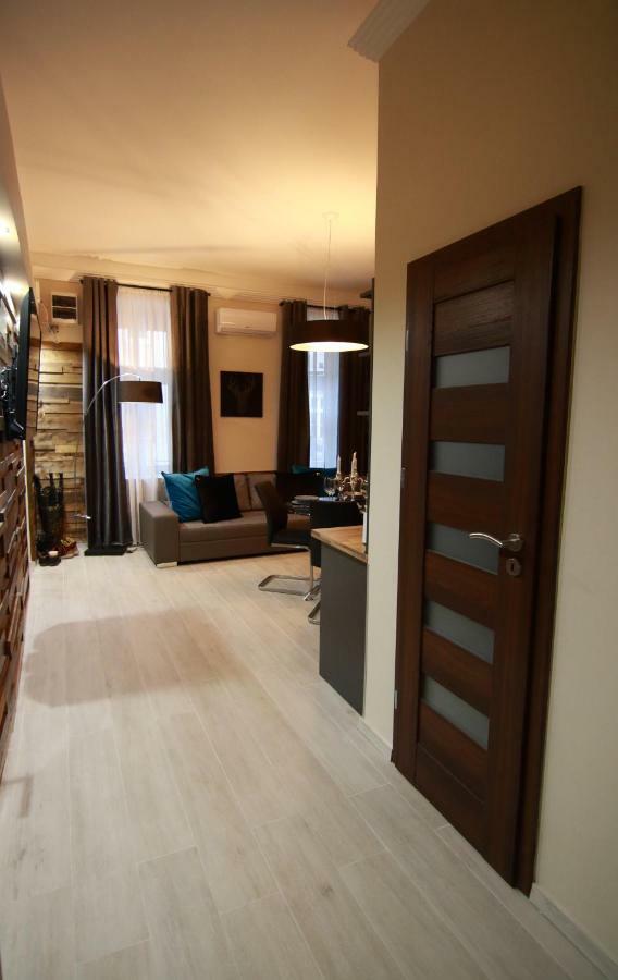Center Of The Center, The Grand Deluxe Apartment บูดาเปสต์ ภายนอก รูปภาพ