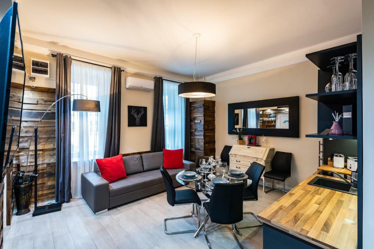 Center Of The Center, The Grand Deluxe Apartment บูดาเปสต์ ภายนอก รูปภาพ