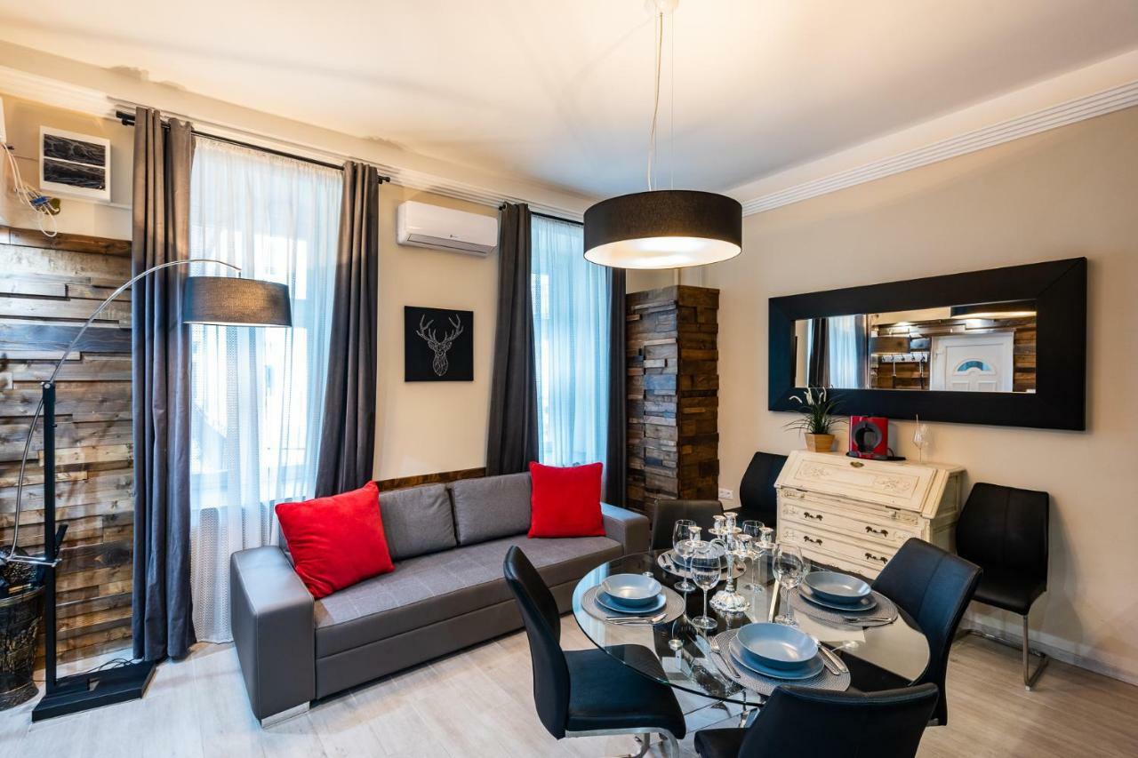 Center Of The Center, The Grand Deluxe Apartment บูดาเปสต์ ภายนอก รูปภาพ