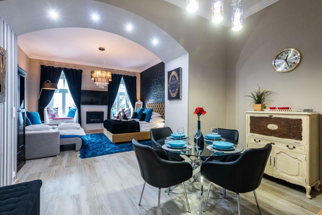 Center Of The Center, The Grand Deluxe Apartment บูดาเปสต์ ภายนอก รูปภาพ