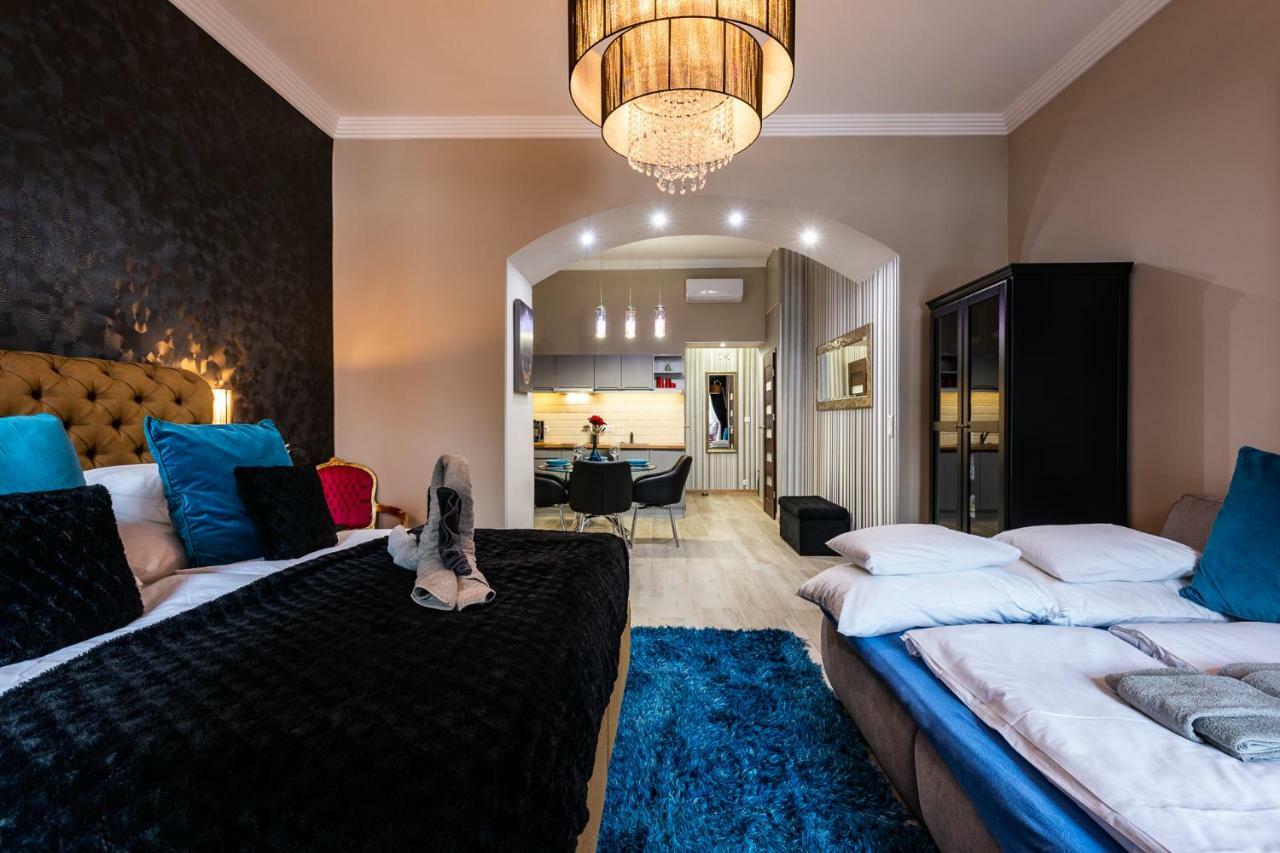 Center Of The Center, The Grand Deluxe Apartment บูดาเปสต์ ภายนอก รูปภาพ